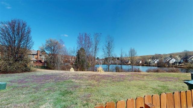 81 N Lake LOOP, Hampton, VA 23666