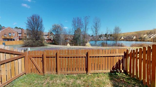 81 N Lake LOOP, Hampton, VA 23666