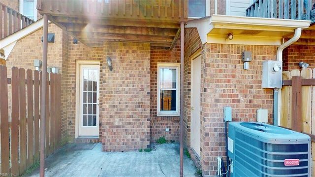 81 N Lake LOOP, Hampton, VA 23666