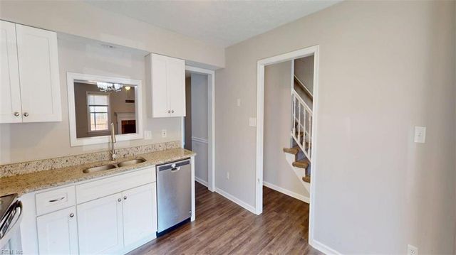 81 N Lake LOOP, Hampton, VA 23666