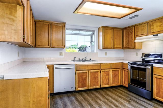 2129 Magnolia Avenue, Sanger, CA 93657