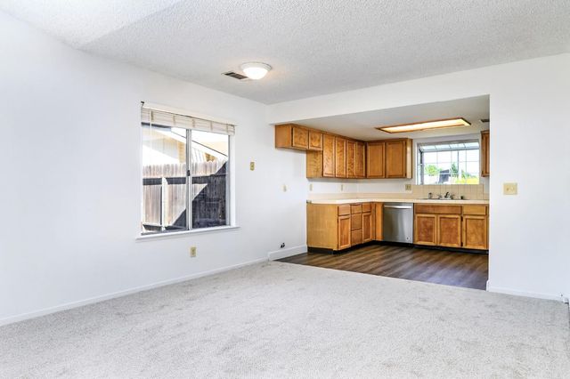 2129 Magnolia Avenue, Sanger, CA 93657