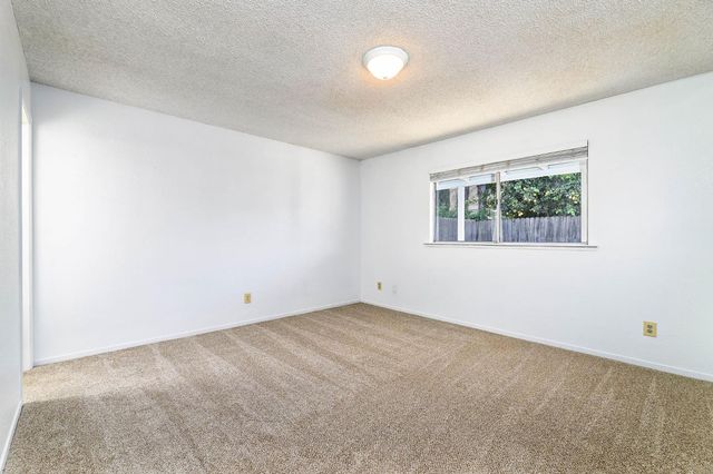 2129 Magnolia Avenue, Sanger, CA 93657