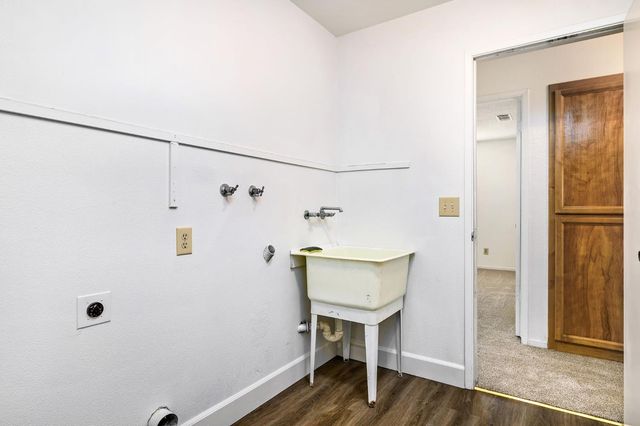 2129 Magnolia Avenue, Sanger, CA 93657