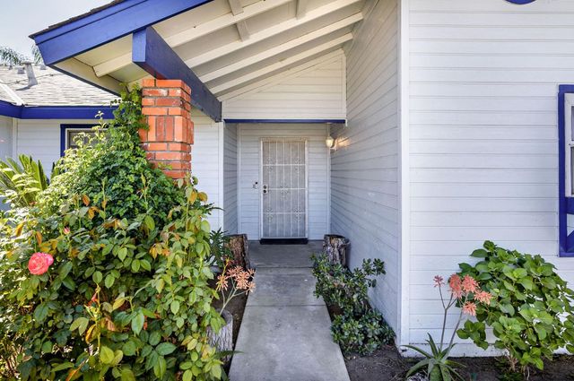 2129 Magnolia Avenue, Sanger, CA 93657