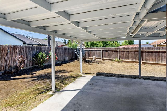 2129 Magnolia Avenue, Sanger, CA 93657