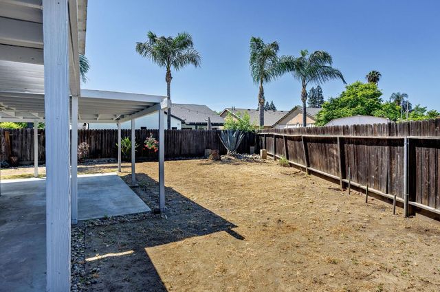 2129 Magnolia Avenue, Sanger, CA 93657