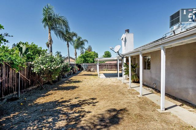 2129 Magnolia Avenue, Sanger, CA 93657