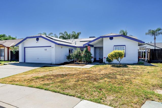 2129 Magnolia Avenue, Sanger, CA 93657