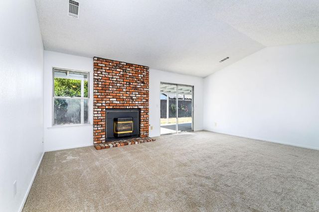 2129 Magnolia Avenue, Sanger, CA 93657