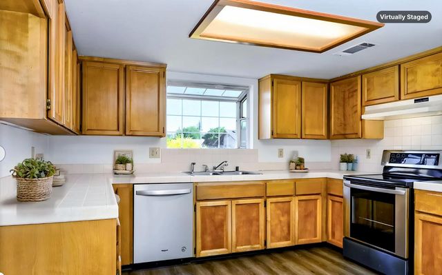 2129 Magnolia Avenue, Sanger, CA 93657