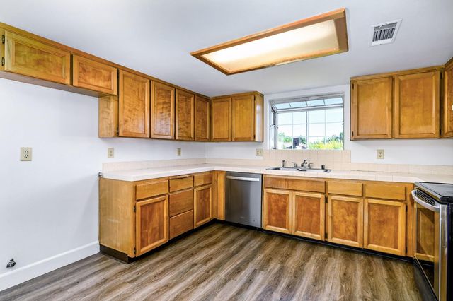 2129 Magnolia Avenue, Sanger, CA 93657