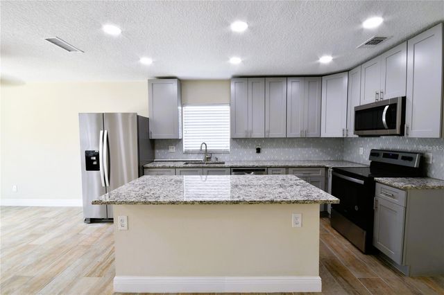 450 OBISPO AVENUE, Orlando, FL 32807