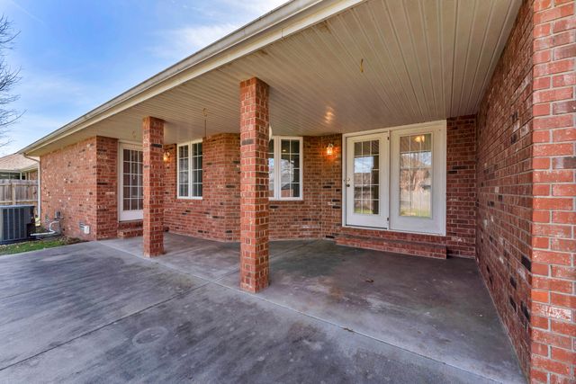 3755 W Eaglecrest Street, Battlefield, MO 65619