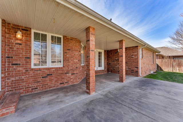 3755 W Eaglecrest Street, Battlefield, MO 65619