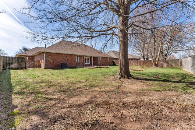 3755 W Eaglecrest Street, Battlefield, MO 65619