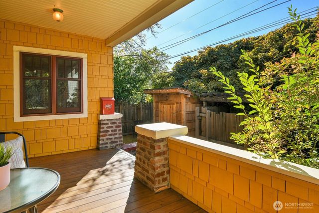 8024 16th Avenue NE, Seattle, WA 98115