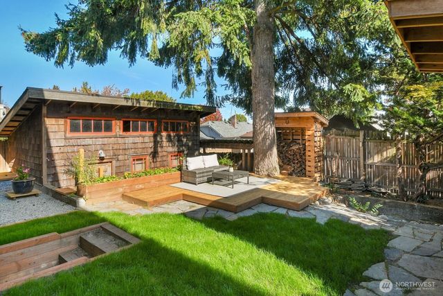 8024 16th Avenue NE, Seattle, WA 98115