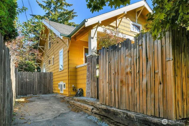 8024 16th Avenue NE, Seattle, WA 98115