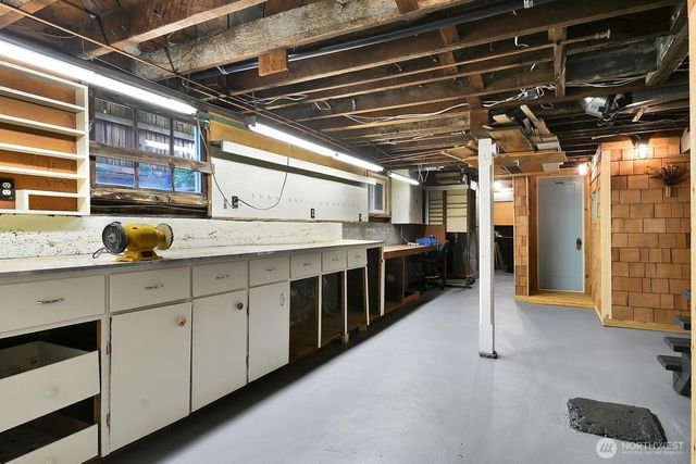 8024 16th Avenue NE, Seattle, WA 98115