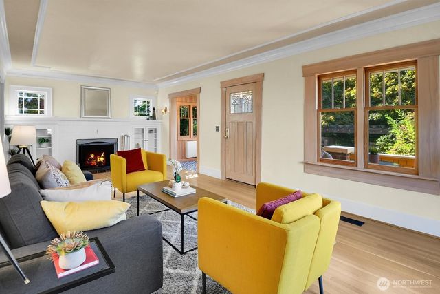 8024 16th Avenue NE, Seattle, WA 98115