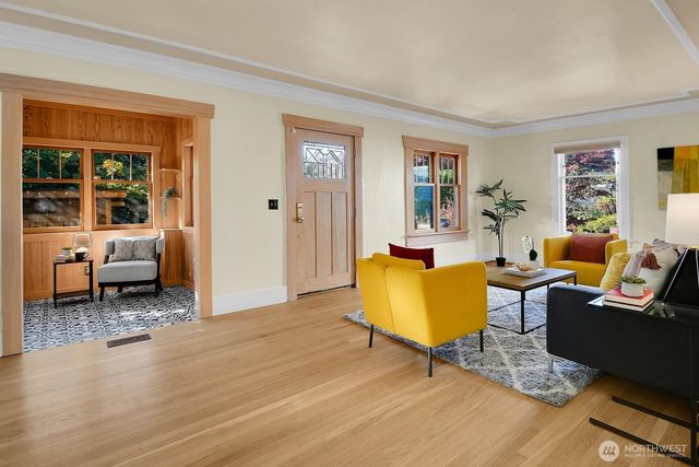 8024 16th Avenue NE, Seattle, WA 98115
