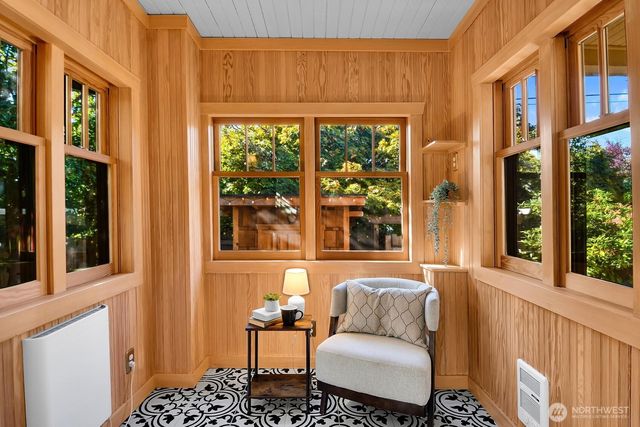 8024 16th Avenue NE, Seattle, WA 98115