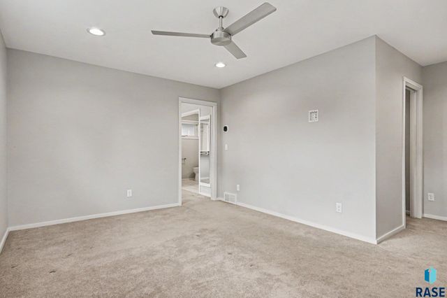 1916 S Austin Dr Drive, Sioux Falls, SD 57105