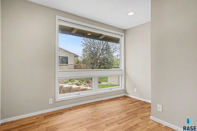 1916 S Austin Dr Drive, Sioux Falls, SD 57105
