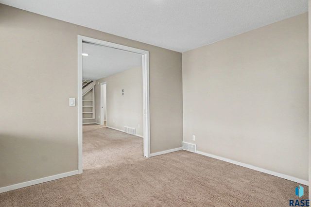 1916 S Austin Dr Drive, Sioux Falls, SD 57105