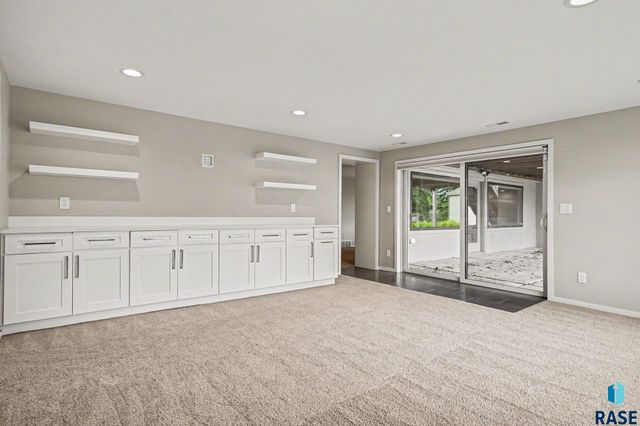 1916 S Austin Dr Drive, Sioux Falls, SD 57105