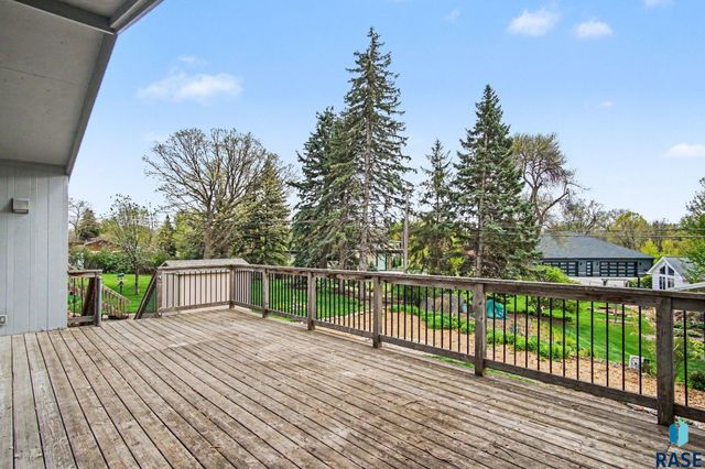 1916 S Austin Dr Drive, Sioux Falls, SD 57105
