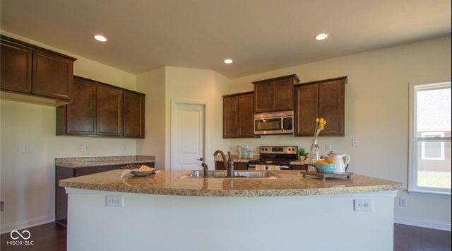 10613 N Country View Way, Mooresville, IN 46158