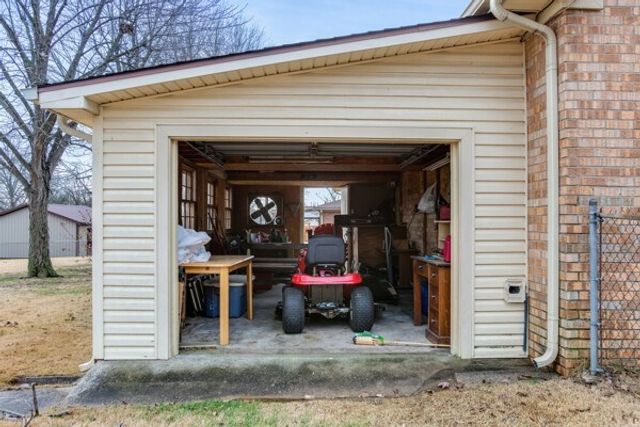 308 Ellen Dr, Hopkinsville, KY 42240