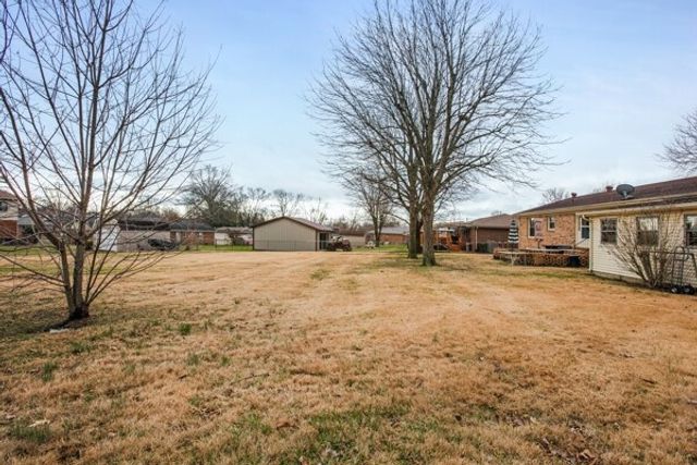 308 Ellen Dr, Hopkinsville, KY 42240