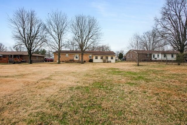 308 Ellen Dr, Hopkinsville, KY 42240