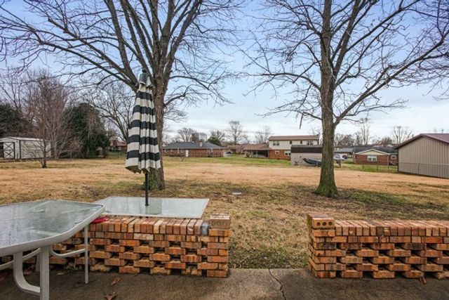 308 Ellen Dr, Hopkinsville, KY 42240