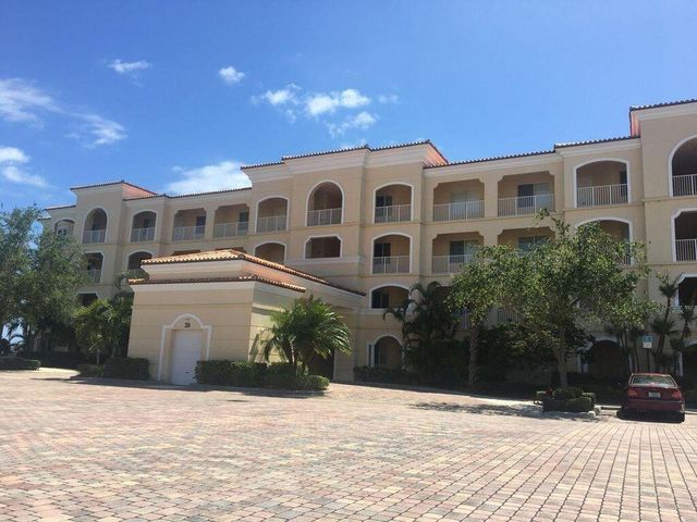 20 Harbour Isle Drive W 106, Fort Pierce, FL 34949