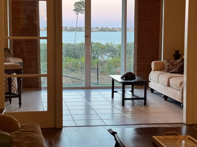 20 Harbour Isle Drive W 106, Fort Pierce, FL 34949