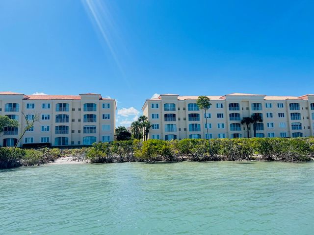 20 Harbour Isle Drive W 106, Fort Pierce, FL 34949