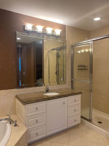 20 Harbour Isle Drive W 106, Fort Pierce, FL 34949