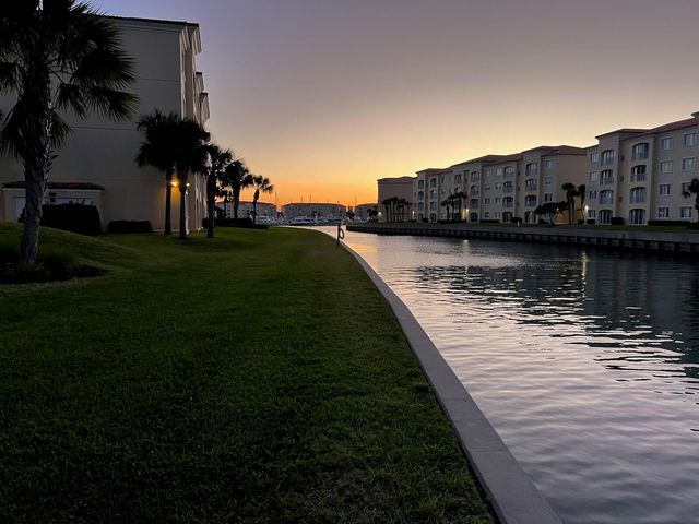 20 Harbour Isle Drive W 106, Fort Pierce, FL 34949