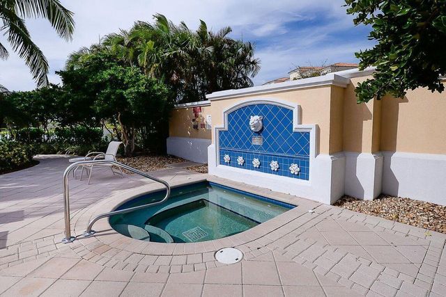 20 Harbour Isle Drive W 106, Fort Pierce, FL 34949