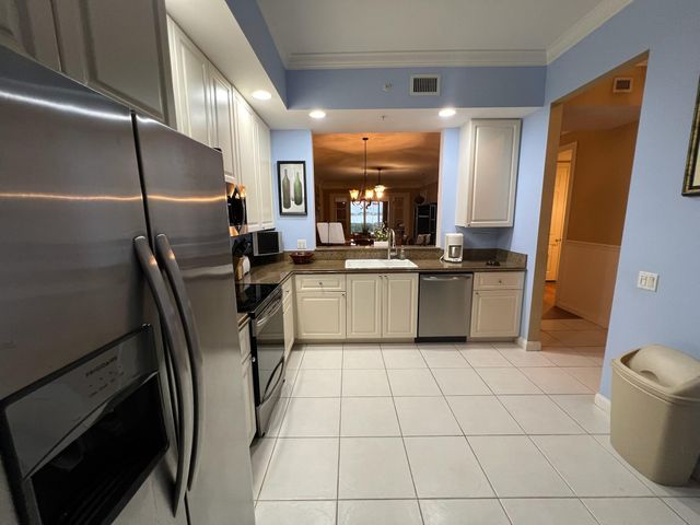 20 Harbour Isle Drive W 106, Fort Pierce, FL 34949