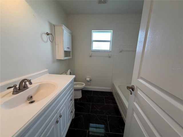 8607 51ST AVENUE W, Bradenton, FL 34210