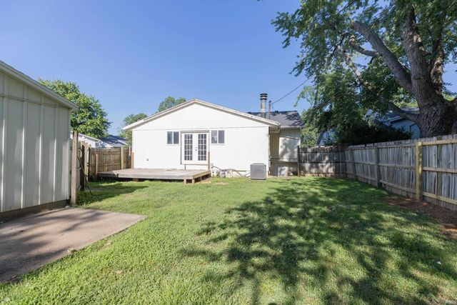 5007 Manor Court, Evansville, IN 47710