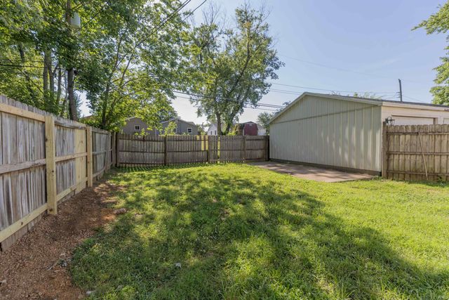 5007 Manor Court, Evansville, IN 47710