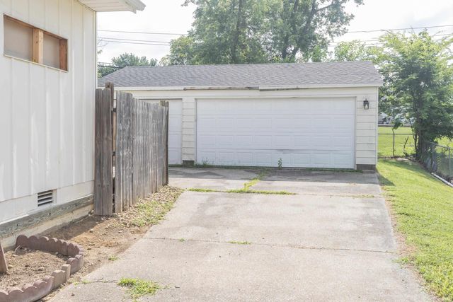 5007 Manor Court, Evansville, IN 47710