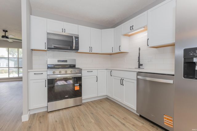 5007 Manor Court, Evansville, IN 47710