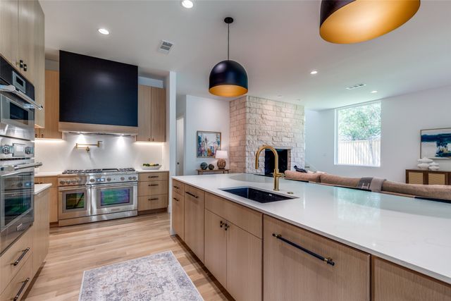 4025 Hockaday Drive, Dallas, TX 75229